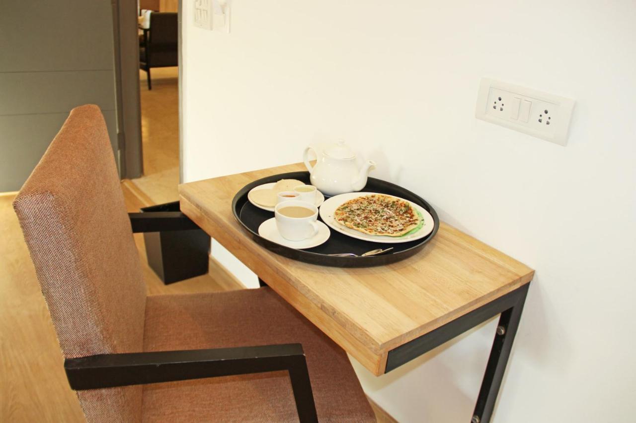 Oyo 8410 Rajeswari Tower 호텔 첸나이 외부 사진