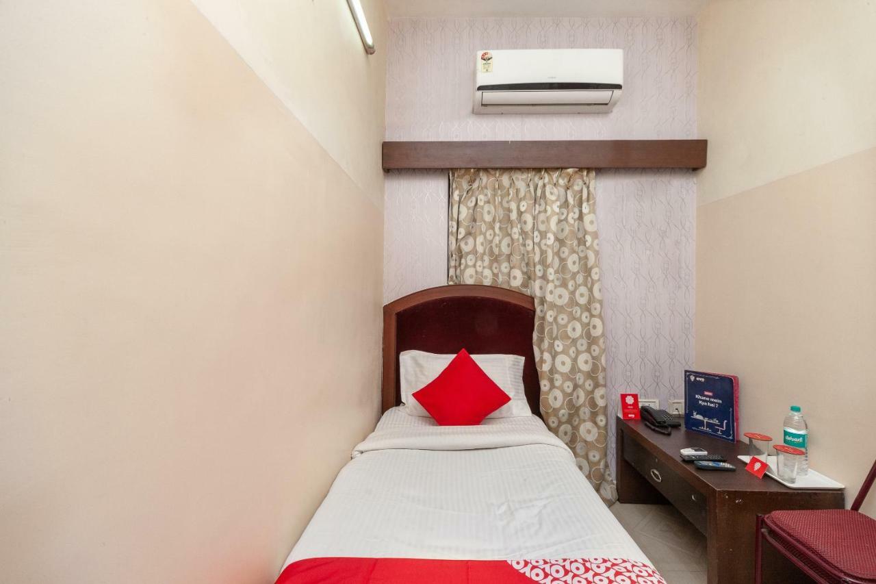 Oyo 8410 Rajeswari Tower 호텔 첸나이 외부 사진